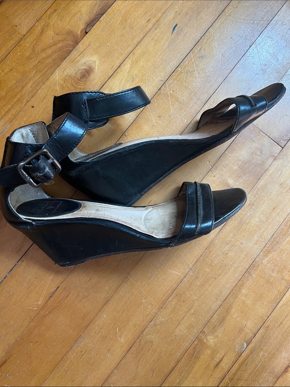 Frye carol seam wedge sandals 9.5